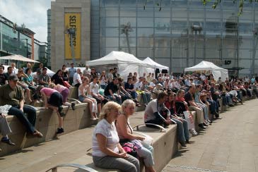 7 Ages of Manchester Festival 2005 crowds